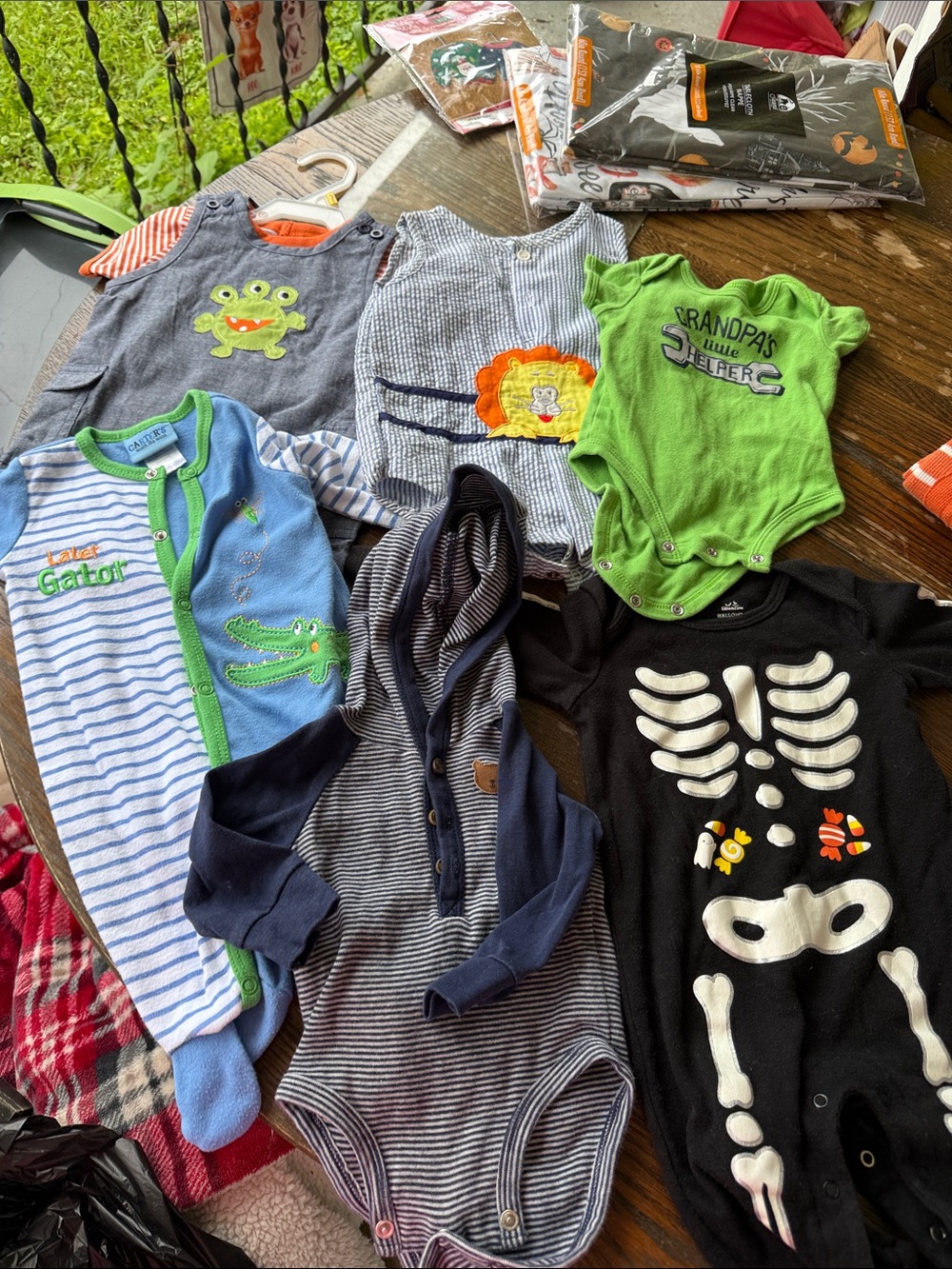 Boys 6 piece lot 3-6 mo. 2 sleepers, 2 onesies, 2 summer outfits one new